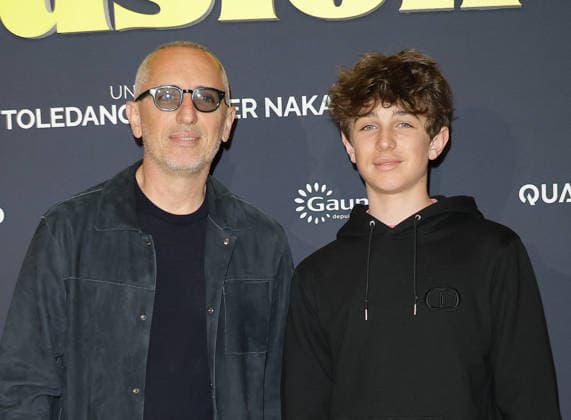 Gad Elmaleh et son fils Raphaël Première du film Juste une illusion au cinéma Le Grand Rex à Paris le 22 mars 2026 Coadic Guirec Bestimage Premiere of the film Just an Illusion at the Grand Rex cinema in Paris on March 22, 2026 Paris France  Copyright: xCOADICxGUIRECx xBESTIMAGExCOADICxGUIRECx xBESTIMAGEx