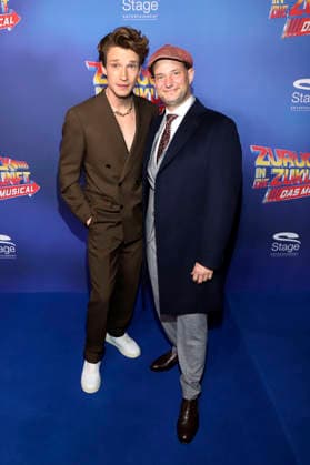 Raphael Gross and Jan Kersjes at the premiere of the musical Back to the Future at Stage Operettenhaus Hamburg, 22 03 2026 Foto:xgbrcix xFuturexImagex zukunft_6303