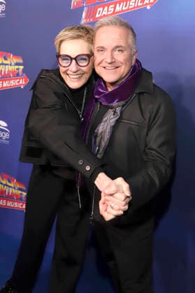 Jörg Knör with his wife Kerstin Goeritz at the premiere of the musical Back to the Future at Stage Operettenhaus Hamburg, 22 03 2026 Foto:xgbrcix xFuturexImagex zukunft_6324