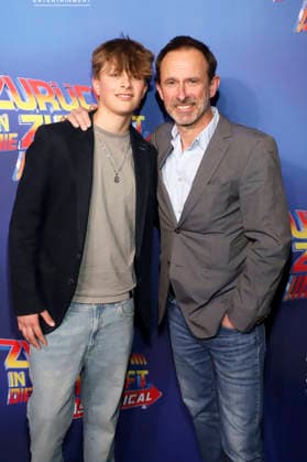 Nicolas König with his son Mats at the premiere of the musical Back to the Future at Stage Operettenhaus Hamburg, 22 03 2026 Foto:xgbrcix xFuturexImagex zukunft_6326