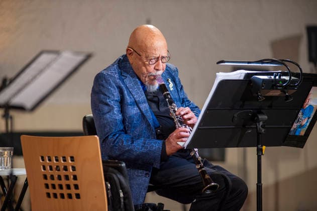 Concert Feidmann 2026 Chemnitz Giora Feidmann made a guest appearance at the Lutherkirche Chemnitz, He brings a unique musical experience to the stage with his tour For a Better World 2026 Giora Feidman is a clarinettist and instrumental soloist of klezmer music Due to his success in music, he is known