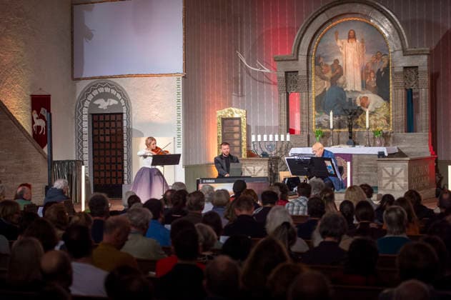 Concert Feidmann 2026 Chemnitz Giora Feidmann made a guest appearance at the Lutherkirche Chemnitz, He brings a unique musical experience to the stage with his tour For a Better World 2026 Giora Feidman is a clarinettist and instrumental soloist of klezmer music Due to his success in music, he is refer