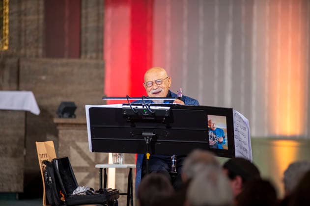 Concert Feidmann 2026 Chemnitz Giora Feidmann made a guest appearance at the Lutherkirche Chemnitz, He brings a unique musical experience to the stage with his tour For a Better World 2026 Giora Feidman is a clarinettist and instrumental soloist of klezmer music Due to his success in music, he is refer