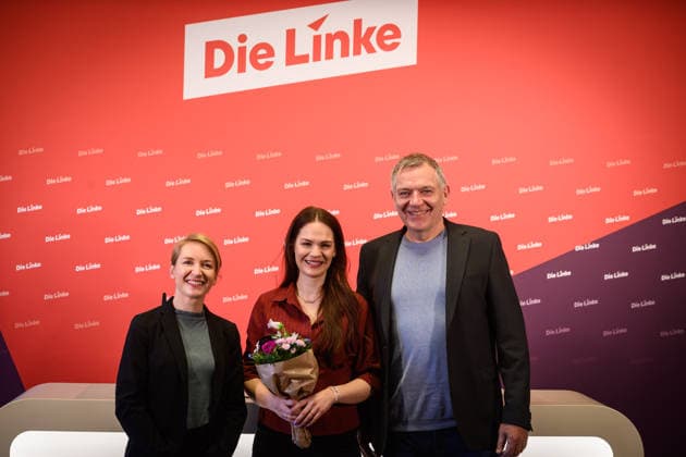 Berlin, Pressekonferenz Die Linke mit Pressekonferenz mit den Vorsitzenden der Partei Die Linke Ines Schwerdtner und Jan van Aken zu aktuellen politischen Themen. Aus Rheinland-Pfalz ist Nina Bömelburg (Landtagswahlkandidatin (Platz 4) mit dabei. Berlin Karl-Liebknecht-Haus Berlin Deutschland *** Berlin, Press conference Die Linke with press conference with the chairpersons of the party Die Linke Ines Schwerdtner and Jan van Aken on current political topics Nina Bömelburg from Rhineland-Palatinate, candidate for state parliamentary elections, place 4, will be present Berlin Karl Liebknecht Haus Berlin Germany