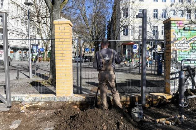 Görlitzer Park Zaun ** NUR FÜR REDAKTIONELLE ZWECKE ** EDITORIAL USE ONLY **<p>Am 26. Februar 2026 wird am zukünftigen Zaun im Görlitzer Park in Berlin Kreuzberg gebaut. Deutschland Berlin Berlin Copyright: SergejxGlanze *** Görlitzer Park fence FOR EDITORIAL PURPOSES ONLY EDITORIAL USE ONLY p On February 26, 2026, construction is underway on the future fence in Görlitzer Park in Berlin Kreuzberg Germany Berlin Berlin Berlin Copyright SergejxGlanze Copyright: SergejxGlanze doc84qrxl7lidw1m7p2maf ,EDITORIAL USE ONLY