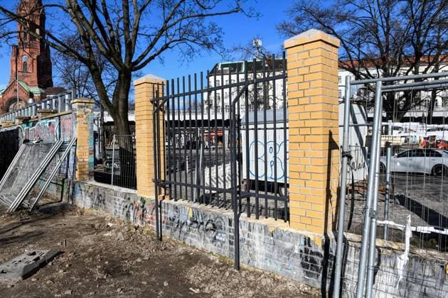Görlitzer Park Zaun ** NUR FÜR REDAKTIONELLE ZWECKE ** EDITORIAL USE ONLY **<p>Am 26. Februar 2026 wird am zukünftigen Zaun im Görlitzer Park in Berlin Kreuzberg gebaut. Deutschland Berlin Berlin Copyright: SergejxGlanze *** Görlitzer Park fence FOR EDITORIAL PURPOSES ONLY EDITORIAL USE ONLY p On February 26, 2026, construction is underway on the future fence in Görlitzer Park in Berlin Kreuzberg Germany Berlin Berlin Berlin Copyright SergejxGlanze Copyright: SergejxGlanze doc84qry89hi8pxmhinmaf ,EDITORIAL USE ONLY