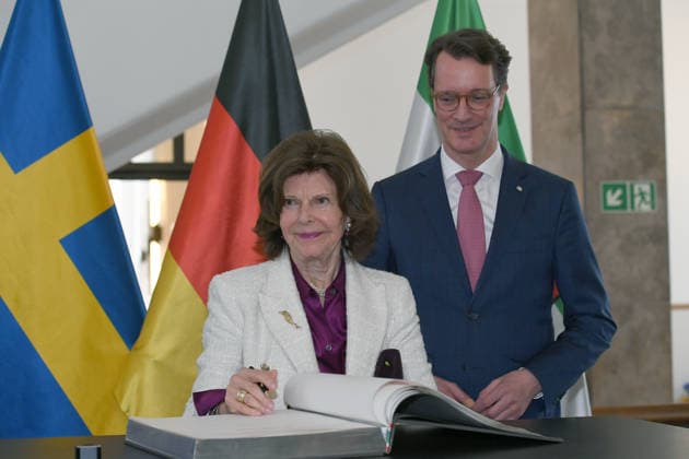 Minister President Hendrik Wüst receives Her Majesty Queen Silvia of Sweden on 23 March 2026 in the State Chancellery in Düsseldorf Queen Silvia of Sweden, in front Hendrik Wüst Minister President of North Rhine-Westphalia , behind xRx