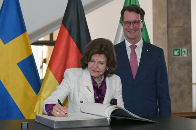 Minister President Hendrik Wüst receives Her Majesty Queen Silvia of Sweden on 23 March 2026 in the State Chancellery in Düsseldorf Queen Silvia of Sweden, in front Hendrik Wüst Minister President of North Rhine-Westphalia , behind xRx