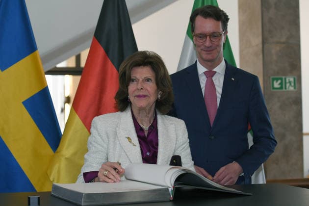 Minister President Hendrik Wüst receives Her Majesty Queen Silvia of Sweden on 23 March 2026 in the State Chancellery in Düsseldorf Queen Silvia of Sweden, in front Hendrik Wüst Minister President of North Rhine-Westphalia , behind xRx