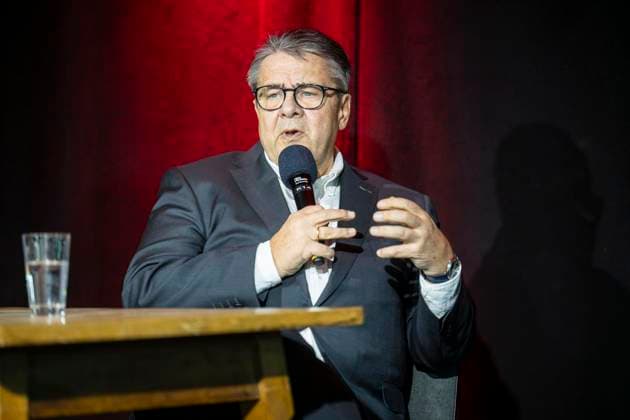 Premiere von Seim Frühschoppen gibt es am Sonntag, 22. Februar 2026, zwischen 11 und 13 Uhr an der Lothringer Straße 64. Initiator Heinz Wagner kann direkt einen hochkarätigen Gast ankündigen. Mit dem SPD-Politiker Sigmar Gabriel kommt der ehemalige Vizekanzler und Bundesaußenminister nach Oberhausen. 22.02.2026 in Oberhausen ** NUR FÜR REDAKTIONELLE ZWECKE ** EDITORIAL USE ONLY **<p>Premiere von Seim Frühschoppen gibt es am Sonntag, 22. Februar 2026, zwischen 11 und 13 Uhr an der Lothringer Straße 64. Initiator Heinz Wagner kann direkt einen hochkarätigen Gast ankündigen. Mit dem SPD-Politiker Sigmar Gabriel kommt der ehemalige Vizekanzler und Bundesaußenminister nach Oberhausen. 22.02.2026 in Oberhausen Deutschland Copyright: DanielxAttia doc84oquiniqwo1lmv4k17e ,EDITORIAL USE ONLY