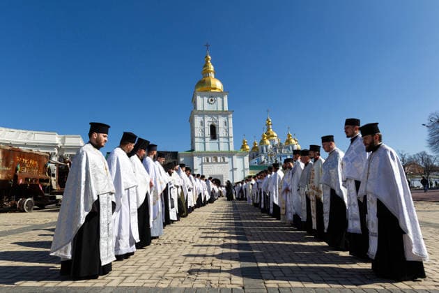 Kyiv Pays Tribute To Patriarch Filaret - Ukraine Priests line up outside the St Michael Golden-Domed Monastery before a funeral procession of Honorary Patriarch of Kyiv and All Rus-Ukraine Filaret (Mykhailo Denysenko), who died on March 20 at the age of 97, Kyiv, Ukraine, March 22, 2026. Photo by Kyrylo Chubotin Ukrinform ABACAPRESS.COM Kyiv Ukraine  Copyright: xChubotinxKirill Ukrinform ABACAx