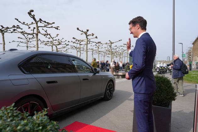 NRW State Premier Wuest welcomes Queen Silvia of Sweden NRW State Premier Hendrik Wuest bids farewell to Queen Silvia of Sweden by car after her visit to the NRW State Chancellery in, Duesseldorf, 23 03 2026 Duesseldorf NRW Germany