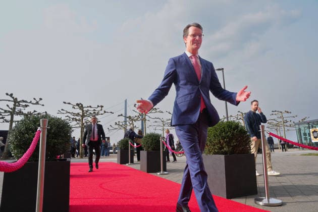 NRW State Premier Wuest welcomes Queen Silvia of Sweden NRW State Premier Hendrik Wuest walks the red carpet in a relaxed and cheerful mood after the visit of Queen Silvia of Sweden to the NRW State Chancellery in Duesseldorf, 23 03 2026 Duesseldorf NRW Germany