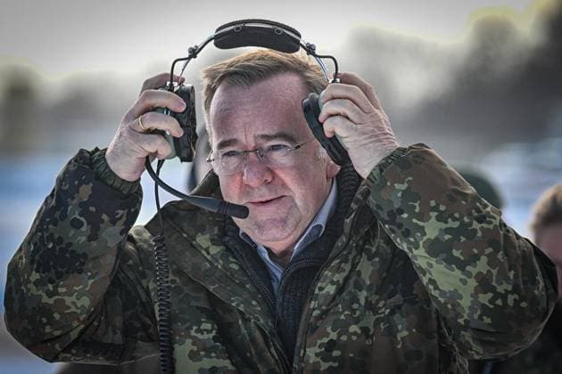 Nato-Landungsoperation-Übung Steadfast Dart an der deutschen Ostseeküste ** NUR FÜR REDAKTIONELLE ZWECKE ** EDITORIAL USE ONLY **<p>Nato übt mit der Übunfg Steadfast Dart schnelle Truppenverstärkung aus dem Süden. Mit einer Landungsoperation an der deutschen Ostseeküste übt die Nato eine schnelle Verstärkung durch Bündnispartner. Dazu werden türkische und Spanische Soldaten, Waffen und Material nach einer Seepassage über den Truppenübungsplatz Putlos in Schleswig-Holstein an Land gebracht. Das laufende Manöver wird als größte Nato-Übung in diesem Jahr bezeichnet. Die spanisch-türkische Flotte erreicht die Ostseeküste Schleswig-Holsteins und führt auf dem Truppenübungsplatz Putlos eine amphibische Landeoperation durch. Copyright: MaurizioxGambarini doc84mocvwblzt10cmodulr ,EDITORIAL USE ONLY