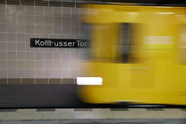 U-Bahnlinie U8 in Berlin ** NUR FÜR REDAKTIONELLE ZWECKE ** EDITORIAL USE ONLY **<p>Eine U-Bahn U8 fährt ab am Bahnhof Kottbusser Tor. Deutschland Berlin Berlin Copyright: JörgxCarstensen *** U8 subway line in Berlin FOR EDITORIAL PURPOSES ONLY EDITORIAL USE ONLY p A U8 subway train departs from Kottbusser Tor station Germany Berlin Berlin Copyright JörgxCarstensen Copyright: JörgxCarstensen doc84m7m7t2ys21cbshfqpy ,EDITORIAL USE ONLY
