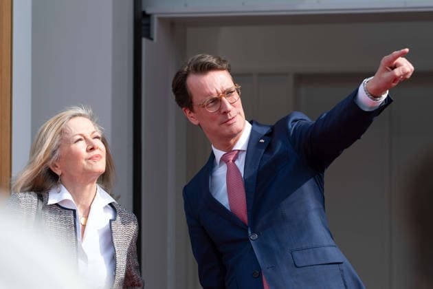 Hendrik WUEST, Wüst, CDU, State Premier of North Rhine-Westphalia, left Viktoria WAND DANIELSSON, Swedish Ambassador to Germany, at the State Chancellery in Duesseldorf on 23 March 2026