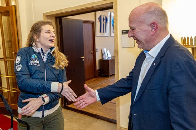 Kai Wegner, Rabea Rogge; Begrüßung erste deutsche Frau im All, am 23.03.2026 in Berlin, (Rotes Rathaus), Deutschland *** Kai Wegner, Rabea Rogge welcoming the first German woman in space, on 23 03 2026 in Berlin, Rotes Rathaus , Germany