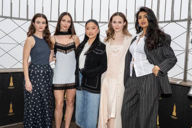 March 23, 2026, New York, New York, USA: MILLICENT SIMMONDS, MADDIE ZIEGLER, LANA CONDOR, IRIS APATOW and AVANTIKA VANDANAPU visit the Empire State Building in New York for a photo opportunity to celebrate the premiere of Pretty Lethal on Prime Video. 23 March 2026 New York USA  - ZUMAa265 20260323_zep_a265_023 Copyright: xEricxAcquayex