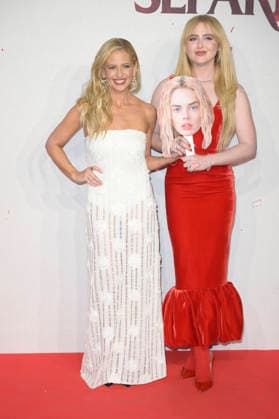 Finchè morte non ci separi 2 red carpet premiere in Rome - 23 Mar 2026 Kathryn Newton (l) and Sarah Michelle Jellar (r) attend the red carpet of Finchè morte non ci separi 2 movie premiere at Casina Valadier. Rome Italy Copyright: xMarioxCartellix xSOPAxImagesx _DSC0883