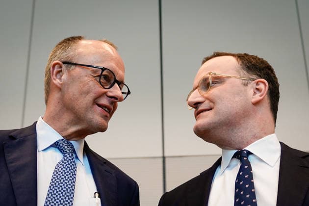 Auftaktbilder Fraktionssitzung CDU CSU im Deutschen Bundestag Aktuell,24.03.2026 Berlin, Bundeskanzler Friedrich Merz (CDU) gemeinsam mit Jens Spahn, Fraktionsvorsitzender im Vorfeld der Fraktionssitzung auf der Fraktionsebene des Deutschen Bundestag in Berlin Berlin Berlin Deutschland *** Opening pictures parliamentary group meeting CDU CSU in the German Bundestag Aktuell,24 03 2026 Berlin, Federal Chancellor Friedrich Merz CDU together with Jens Spahn, parliamentary group chairman in the run-up to the parliamentary group meeting at the parliamentary group level of the German Bundestag in Berlin Berlin Berlin Germany
