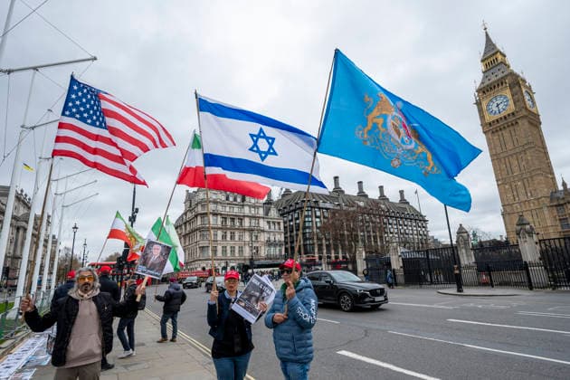 March 24, 2026, London, London, UK: LONDON, UK. Members of the Iranian diaspora in the capital with Lion and Sun flags, a house of Pahlavi flag, Israel flag and US flag during a protest in Parliament Square calling for regime change in Iran and the restoration of the Pahlavi dynasty and Reza Pahlavi, the exiled son of Iran s last shah, to power. London UK  - ZUMAl94_ 20260324_zaf_l94_043 Copyright: xStephenxChungx