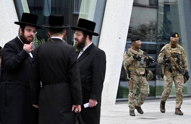 Military Presence In Belgian Streets ANTWERPEN, BELGIUM - MARCH 24 : Military personnel are being deployed on the streets to bolster security in Belgian cities, with a particular focus on guarding Jewish targets March 24, 2026 in Antwerpen, Belgium, 24 03 2026 Antwerpen Belgium  Copyright: xBertxVanxDenxBrouckex