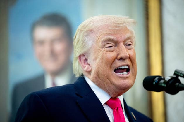March 24, 2026, Washington, District Of Columbia, USA: United States President Donald J Trump speaks during a swearing-in ceremony for US Secretary of Homeland Security (DHS) Markwayne Mullin in the Oval Office of the White House in Washington, DC, USA, on Tuesday, March 24, 2026. Mullin was confirmed as DHS secretary, placing the former Oklahoma senator in charge of a Trump administration immigration crackdown that has triggered a 37-day funding shutdown of the cabinet agency Washington USA - ZUMAs152 20260324_faa_s152_035 Copyright: xGraemexSloanx-xPoolxviaxCNPx