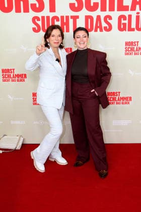 Claudia Obert and Tahnee Schaffarczyk at the Horst Schlaemmer sucht das Glueck cinema premiere at Cinemaxx Dammtor on 24 3 2026 in Berlin Horst Schlaemmer sucht das Glueck cinema premiere in Hamburg