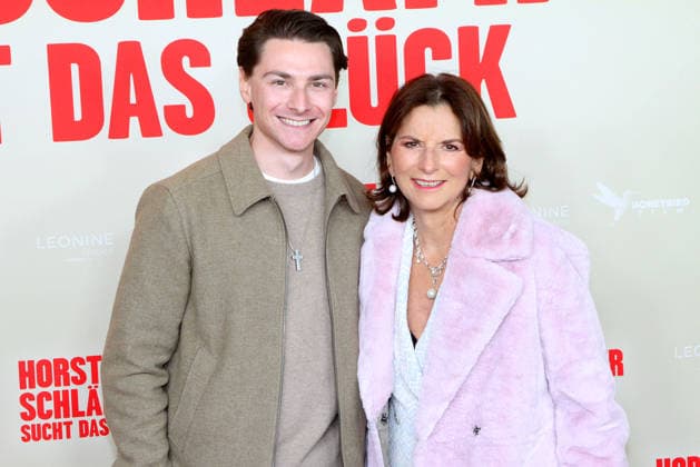 Claudia Obert and Max Suhr attend the Horst Schlaemmer sucht das Glueck premiere at Cinemaxx Dammtor on March 24, 2026 in Hamburg, Germany Horst Schlaemmer sucht das Glueck Premiere in Hamburg, Germany