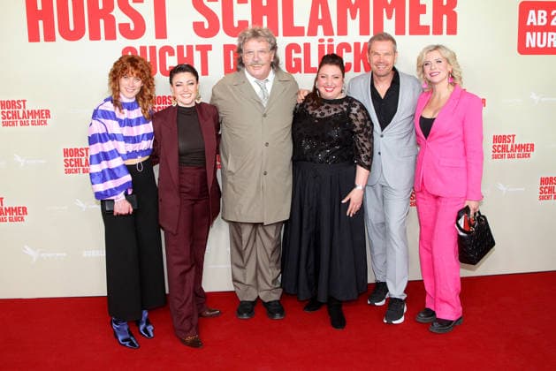 Laura Thomas, Tahnee Schaffarczyk, Hape Kerkeling, Meltem Kaptan, Sven Unterwaldt and Eva Habermann attend the Horst Schlaemmer sucht das Glueck premiere at Cinemaxx Dammtor on March 24, 2026 in Hamburg, Germany Horst Schlaemmer sucht das Glueck Premiere in Hamburg, Germany