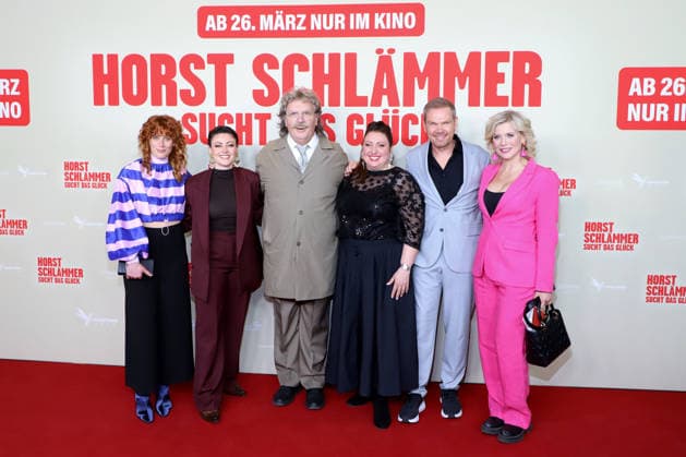 Premiere Horst Schlaemmer sucht das Glueck Laura Thomas, Ttahnee Schaffarczyk, Hape Kerkeling Horst Schlaemmer , Meltem Kaptan, Sven Unterwaldt, Eva Habermann, Hamburg Premiere Horst Schlaemmer sucht das Glueck, Cinemaxx Dammtor, 24 03 2026 Copyright: xEventpressxBecherx
