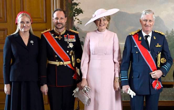 State Visit of King Philippe and Queen Mathilde to Norway (Day 1) OSLO, NORWAY - MARCH 24 : State Visit of King Philippe and Queen Mathilde to Norway (Day 1) : Official welcoming ceremony at the Royal Palace : Inside: 1) Prince Haakon, Princess Mette-Marit, King Philippe and Queen Mathilde pictured during the official photo of the Royal Family, photo of the Royal Couples and photo of the two Kings; exchange of gifts, signing of the guest book on March 24, 2026 in Oslo, Norway, 24 03 2026 Oslo Norway  Copyright: xDidierxLebrunx