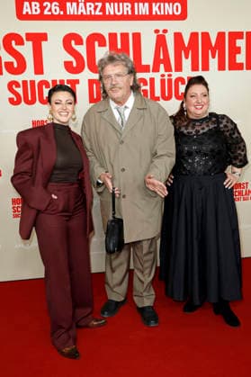 Tahnee Schaffarczyk, Hape Kerkeling and Meltem Kaptan at the premiere of the movie Horst Schlämmer sucht das Glück at Cinemaxx Dammtor Hamburg, 24 03 2026 Foto:xC.xTamckex xFuturexImagex schlaemmer_hh_6364