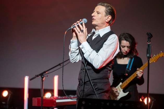 ABB HOERFILMPREIS Alexander Scheer singing as a guest at the German Audio Film Award 2026 at the Colosseum Filmtheater Berlin on Tuesday, March 24, 2026 in Berlin Berlin Germany