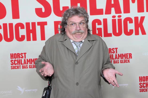 ABB SCHLAEMMER Hape Kerkeling as Horst Schlaemme on the red carpet at the Hamburg premiere of the movie Horst Schlaemmer sucht das Glueck at the cinema Cinemaxx Damtor on Tuesday 24 03 2026 in Hamburg Hamburg Germany