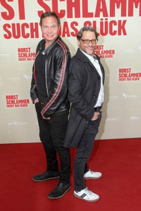 ABB SCHLAEMMER Fabian Harloff, Patrick Bach as guests on the red carpet at the Hamburg premiere of the movie Horst Schlaemmer sucht das Glueck at the cinema Cinemaxx Damtor on Tuesday 24 03 2026 in Hamburg Hamburg Germany