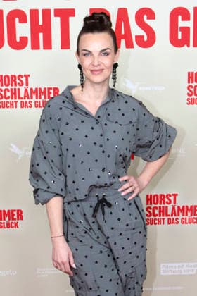 ABB SCHLAEMMER Annika Lau presenter on the red carpet at the Hamburg premiere of the movie Horst Schlaemmer sucht das Glueck at Cinemaxx Damtor on Tuesday 24 03 2026 in Hamburg Hamburg Germany