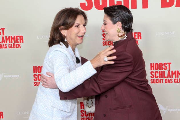 ABB SCHLAEMMER Claudia Obert with Tahnee Schaffarczyk as guests on the red carpet at the Hamburg premiere of the movie Horst Schlaemmer sucht das Glueck at Cinemaxx Damtor on Tuesday 24 03 2026 in Hamburg Hamburg Germany
