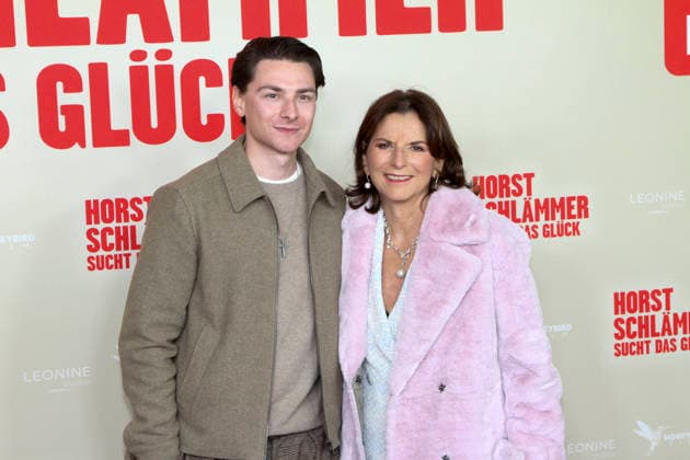 ABB SCHLAEMMER Max Suhr with Claudia Obert, guest on the red carpet at the Hamburg premiere of the movie Horst Schlaemmer sucht das Glueck at the cinema Cinemaxx Damtor on Tuesday 24 03 2026 in Hamburg Hamburg Germany
