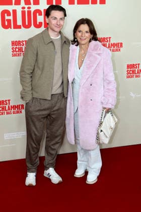 ABB SCHLAEMMER Max Suhr with Claudia Obert, guest on the red carpet at the Hamburg premiere of the movie Horst Schlaemmer sucht das Glueck at the cinema Cinemaxx Damtor on Tuesday 24 03 2026 in Hamburg Hamburg Germany