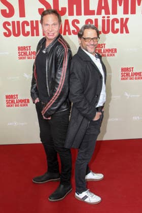 ABB SCHLAEMMER Fabian Harloff, Patrick Bach as guests on the red carpet at the Hamburg premiere of the movie Horst Schlaemmer sucht das Glueck at the cinema Cinemaxx Damtor on Tuesday 24 03 2026 in Hamburg Hamburg Germany