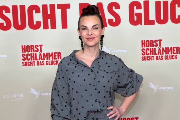 ABB SCHLAEMMER Annika Lau presenter on the red carpet at the Hamburg premiere of the movie Horst Schlaemmer sucht das Glueck at Cinemaxx Damtor on Tuesday 24 03 2026 in Hamburg Hamburg Germany