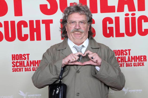 ABB SCHLAEMMER Hape Kerkeling as Horst Schlaemme on the red carpet at the Hamburg premiere of the movie Horst Schlaemmer sucht das Glueck at the cinema Cinemaxx Damtor on Tuesday 24 03 2026 in Hamburg Hamburg Germany