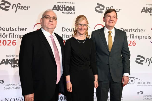 Hans Werner Lange, guest and Andreas Bethke at the presentation of the 24 German Hearing Film Award 2026 at the Colosseum Filmtheater Berlin, 24 03 2026 Foto:xN.xKubelkax xFuturexImagex hoerfilmpreis_6302