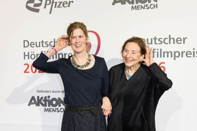 German Hearing Film Award, award ceremony at the Colosseum Cinema, Berlin, 24 03 2026 Eva Luise Köhler with daughter Ulrike Köhler before the award ceremony for the German Hearing Film Award at the Colosseum Cinema in Berlin on 24 03 2026 Berlin Cinema Colosseum Copyright: xBenxKriemannx