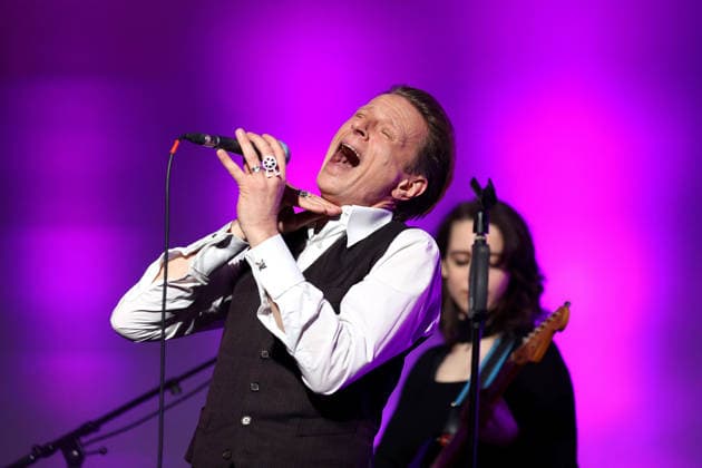 German Hearing Film Award, Award Ceremony at the Colosseum Cinema, Berlin, 24 03 2026 Alexander Scheer sings David Bowie at the German Hearing Film Award Ceremony at the Colosseum Cinema in Berlin on 24 03 2026 Berlin Cinema Collosseum Copyright: xRenÃ xduxVinagex