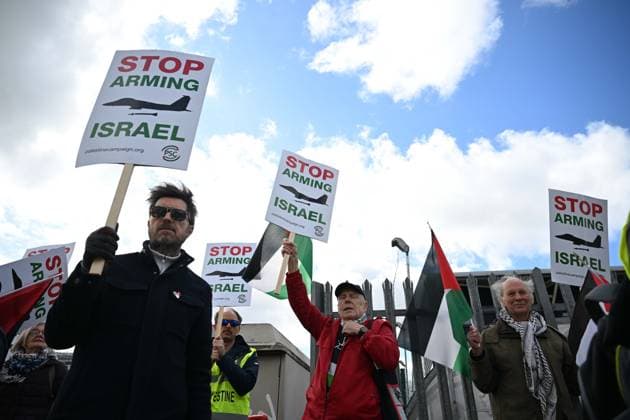 Pro-Palestinian activists protest arms factories in West London LONDON, UNITED KINGDOM - MARCH 25: Pro-Palestinian activists stage a demonstration in the Hayes district of West London on March 25, 2026, as part of the Arms Factory Protests - Day of Action. Protesters targeted companies allegedly involved in the supply chain for Israeli military equipment, calling for an immediate halt to arms sales and a comprehensive embargo on military electronic components and fighter jet parts. Rasid Necati Aslim Anadolu London United Kingdom. Editorial use only. Please get in touch for any other usage.  Copyright: x2026xAnadoluxRasidxNecatixAslimx