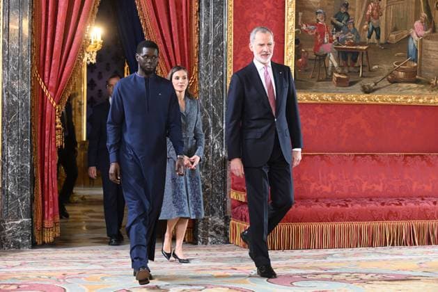 The King and Queen of Spain host a lunch in honor of the President of the Republic of Senegal, Bassirou Diomaye Diakhar Faye The President of the Republic of Senegal, Bassirou Diomaye Diakhar Faye, Queen Letizia and King Felipe VI on their arrival at the reception offered before lunch at the Royal Palace, on March 25, 2026, in Madrid Spain For the President of the Republic of Senegal, it will be the second official visit to Spain after he attended, on June 30, 2025, in Seville, the IV International Conference on Financing for Development of the United Nations KING KING ROYALTY SENEGAL José Madrid Madrid Madrid Spain  Copyright: xJosÃ xOlivax 7394560