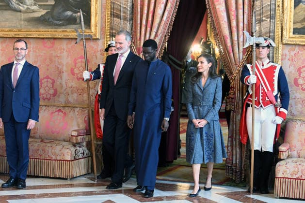 The King and Queen of Spain host a lunch in honor of the President of the Republic of Senegal, Bassirou Diomaye Diakhar Faye I D King Felipe, the President of the Republic of Senegal, Bassirou Diomaye Diakhar Faye, and Queen Letizia during the reception offered before lunch at the Royal Palace, March 25, 2026, in Madrid Spain For the President of the Republic of Senegal, it will be the second official visit to Spain after he attended, on June 30, 2025, in Seville, the IV International Conference on Financing for Development of the United Nations KING KING ROYALTY SENEGAL José Madrid Madrid Madrid Espana  Copyright: xJosÃ xOlivax 7394583