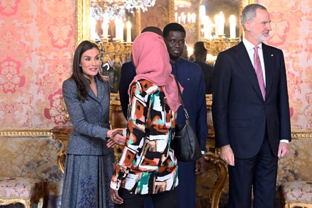 The King and Queen of Spain host a lunch in honor of the President of the Republic of Senegal, Bassirou Diomaye Diakhar Faye Queen Letizia, the President of the Republic of Senegal, Bassirou Diomaye Diakhar Faye, and King Felipe VI during the reception offered before lunch at the Royal Palace, on March 25, 2026, in Madrid Spain For the President of the Republic of Senegal, this will be the second official visit to Spain after he attended the IV International Conference on Financing for Development of the United Nations in Seville on June 30, 2025.  Copyright: xJosÃ xOlivax 7394609